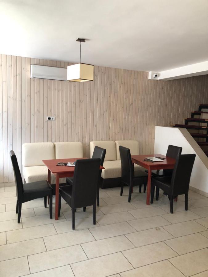 Mosoly Szallashely Szegedin Exterior foto